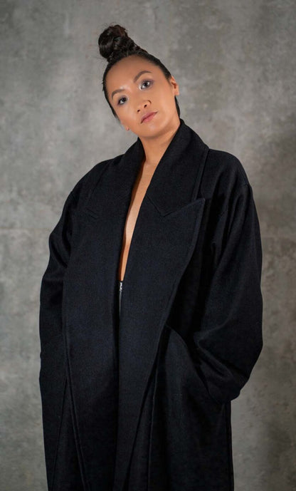 MAXI COAT – OVERSIZE NECKLINE – WIDE POCKETS II FULL WOOL